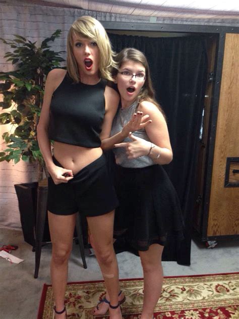 Psbattle Taylor Swift Showing Some Stomach Photoshopbattles