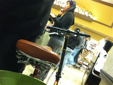the candid girl hot filipino milf in yoga pants standing in line