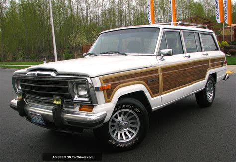 jeep grand wagoneer classic vintage  fully loaded  nicer