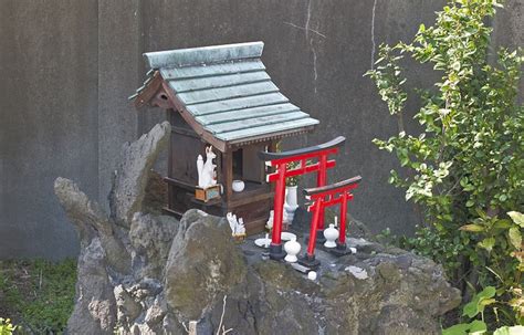 notable animals  shinto shrines   japan