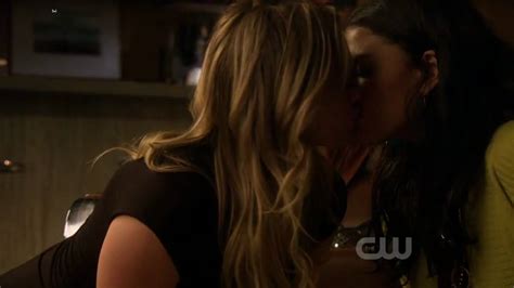 hilary duff kissing another girl on gossip girl 720p hd youtube