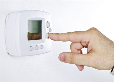 voltage thermostat