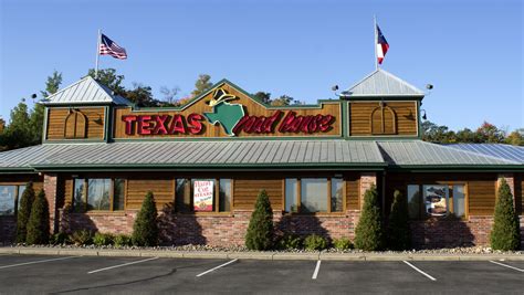 texas roadhouse offering lunch  vets