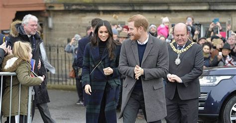 Crowds Welcome Prince Harry And Meghan Markle To Scotland Daily Star