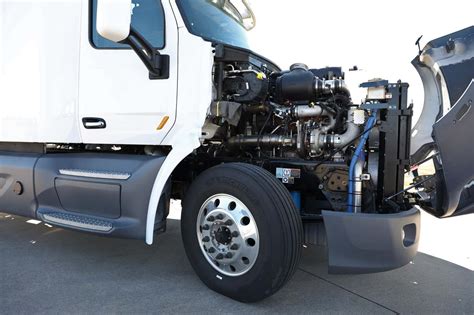 cylinder diesel truck engine beats emission targets  run  hydrogen