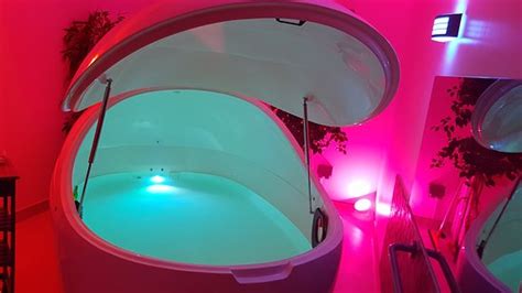 gravity float spa cork