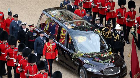 full details   militarys role   queens funeral  committal service