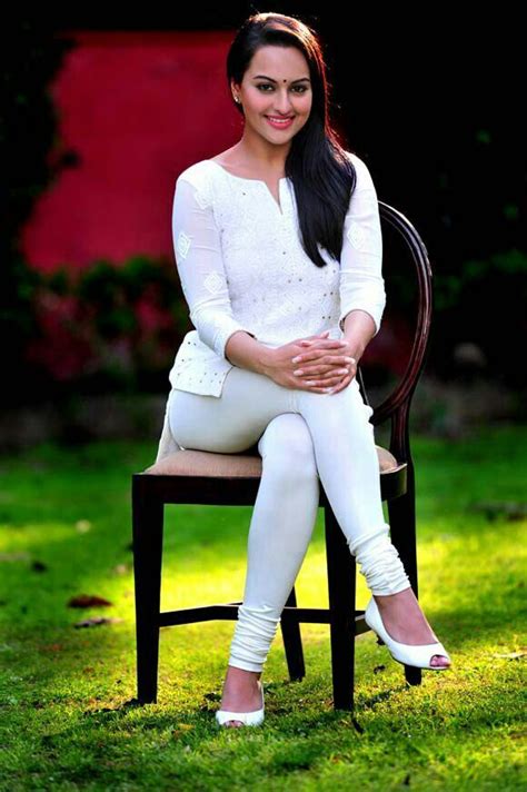 sonakshi sinha cute photos in 2019 sonakshi sinha saree beautiful indian actress bollywood