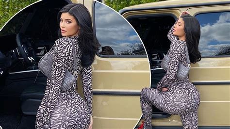 Kylie Jenner Oozes Sex Appeal As She Teases Her Famously Peachy Bum For