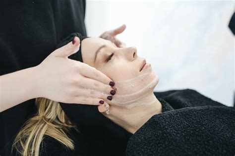 le protocole du soin du visage en  etapes avec des conseils de pro
