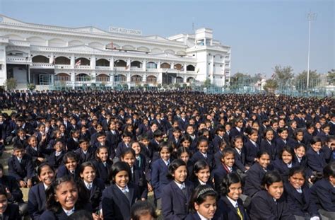 Jalbot أكبر مدرسة في العالم