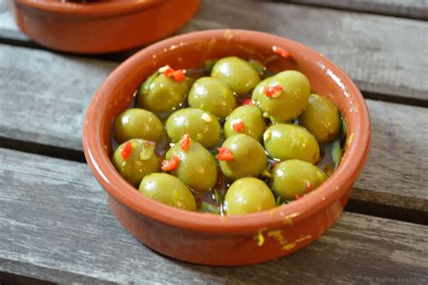 tapas marinierte oliven mit zitrone oregano und chili rezept