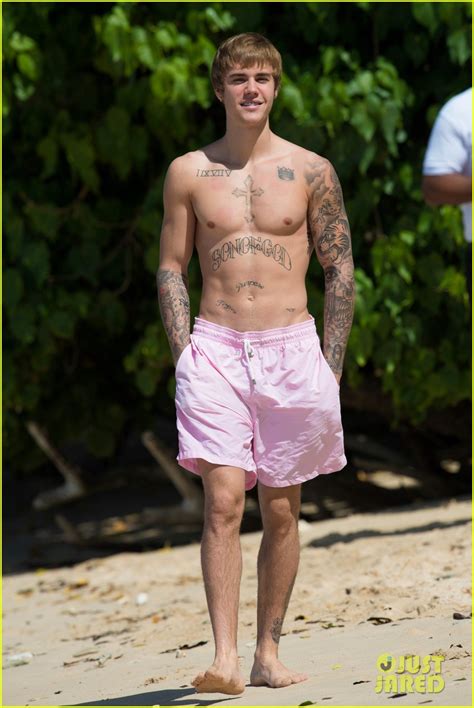 Justin Bieber S Body Is Ripped In New Shirtless Beach