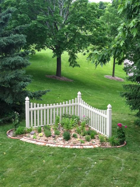 incredible corner fence landscaping ideas