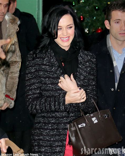 john mayer and katy perry are engaged katy shows off ring