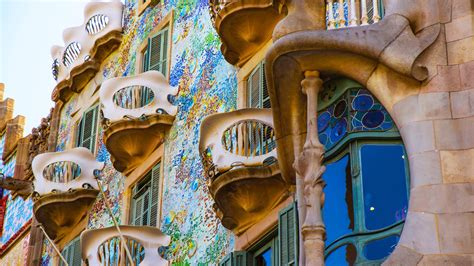 antoni gaudis top  architectural wonders   visit  barcelona archocom
