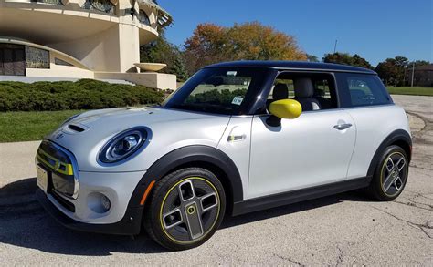 mini cooper se iconic hardtop  door review wuwm