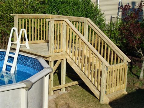 This Is A 6x6 Pool Deck Located On The End Of An Oval Pool
