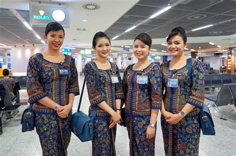singapore airlines casts net wider  cabin crew hiring  meet demand