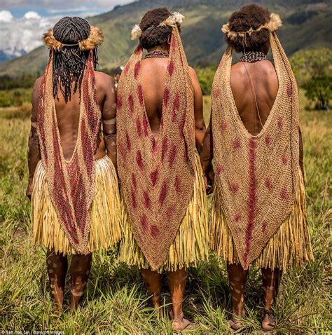 Indonesian Dani Tribe Where Women Amputate A Finger When Relatives Die