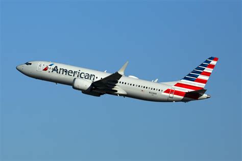 american airlines  talks  boeing  defer   maxs aviation
