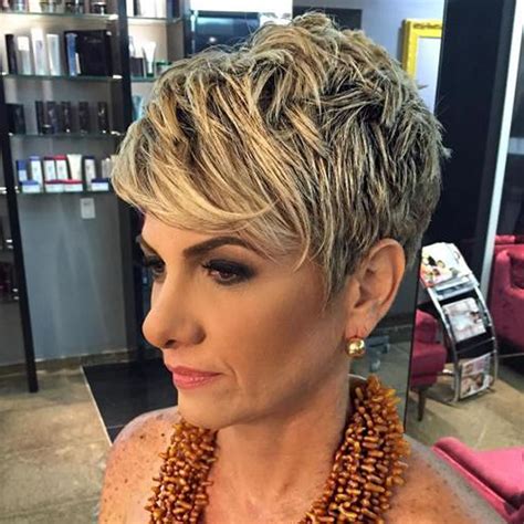 20 Best Pixie Hairstyles For Women Over 50