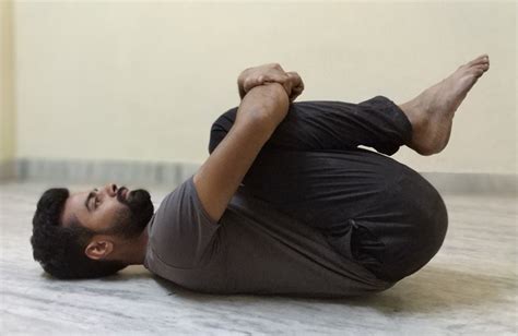 wind relieving pose pavana muktasana yoga benefits steps