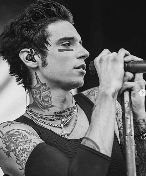 Pin By Izzy Watts On Andy Bvb Andy Black Andy Biersack Black Veil