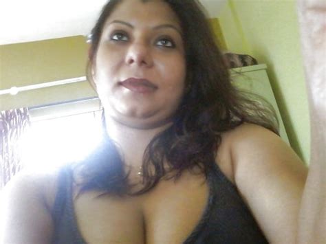mature gujrati wife topless selfies showing huge boobs indian nude girls