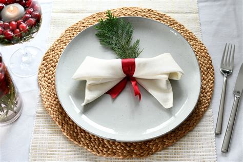 strik vouwen van een servet voor op de kersttafel vouwen van servetten servetten vouwen