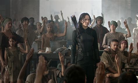 movie review — ‘the hunger games mockingjay part 1 sets