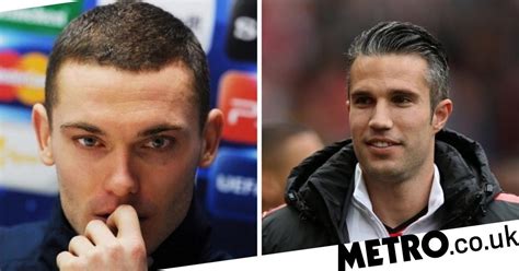 how arsenal s thomas vermaelen reacted when robin van persie joined man