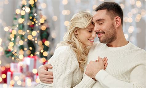 6 Ways To Make Your Christmas Eve More Romantic