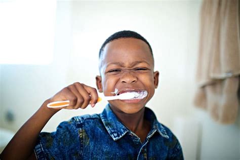 age   child start brushing  teeth