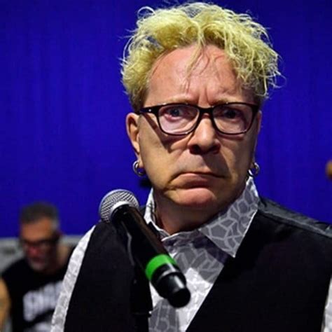 seriously omg wtf johnny rotten got bitten by a flea on his sex