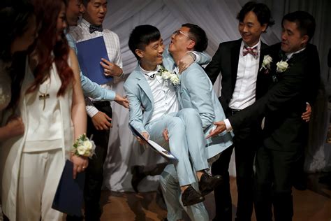 Seven Chinese Gay And Lesbian Couples Marry In West