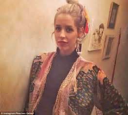 mummy and daddy time pregnant peaches geldof shows nowmynews