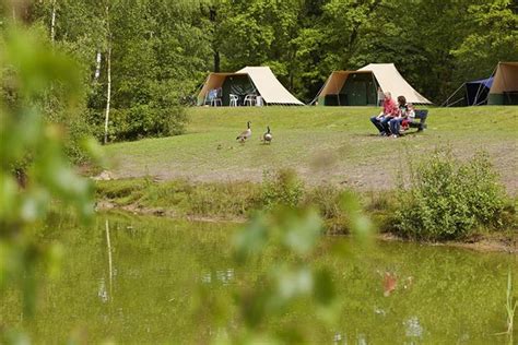 camping beekse bergen kamperen  een comfortabele bungalowtent  eigen caravan