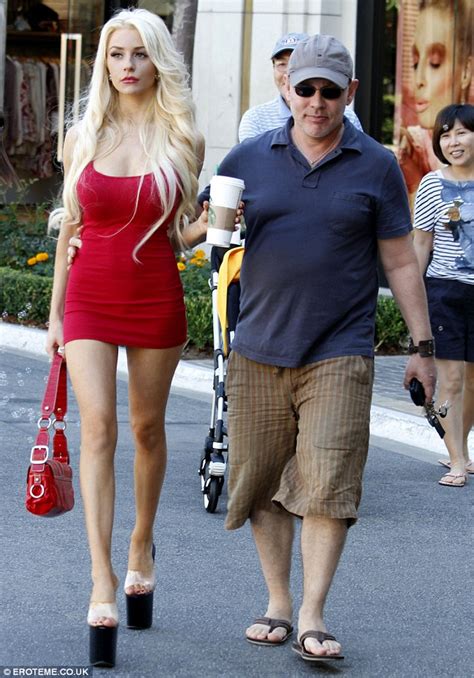 Courtney Stodden Insists You Have A Look At Her New Platform Heels And