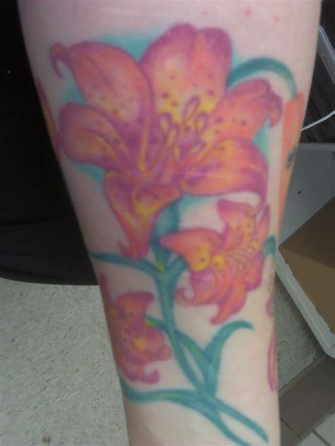 tiger lily tattoo without black outline tattoos pinterest