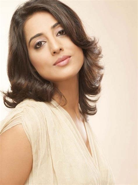 Mahi Gill Hot And Sexy Hd Stills ~ Hollywood Celebrities Pictures