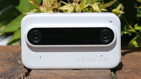 bizarre compact camera  shoot     oculus quest  techradar