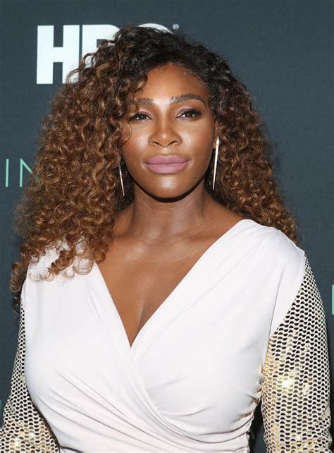 serena williams attends premiere  hbo special  serena  friends  family