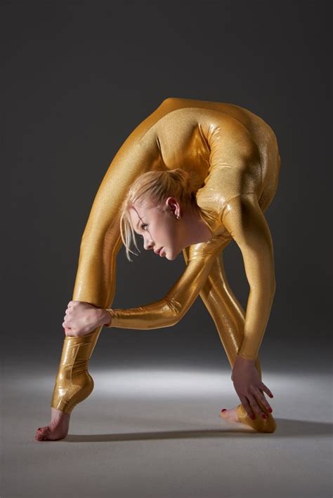 incredible photos of the world s bendiest woman contorting in leotard