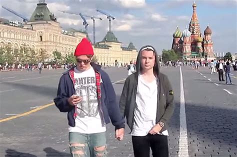 This Is What Happens When Two Men Hold Hands In Russia Daily Star