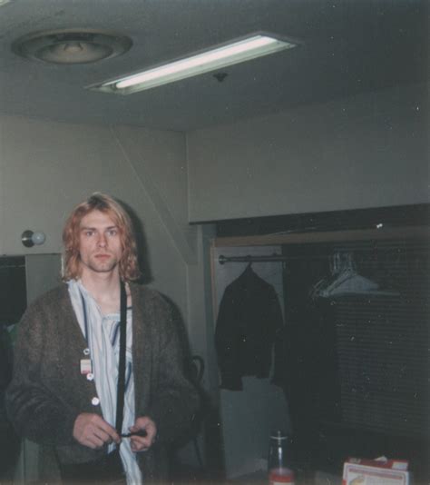 kurt cobain in a dressing room before one of unicorns sex dreams and pop culture