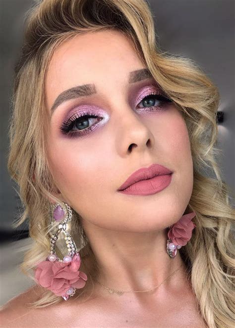 Watch How You Can Do These Sexy Colorful Smokey Eye Makeup Looks