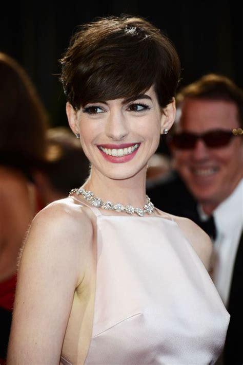 Anne Hathaway Dress Debate Nipples Vs Darts The Cut