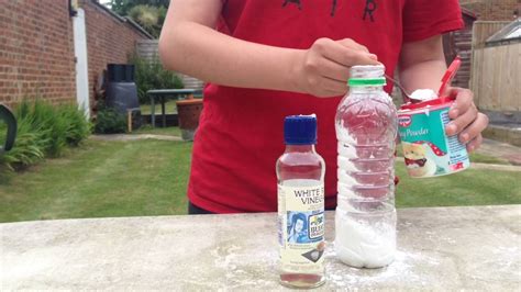 vinegar and bicarbonate soda experiment youtube