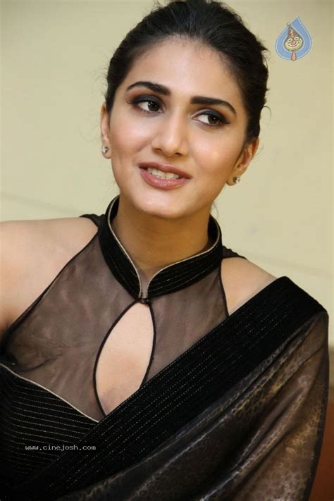 Vaani Kapoor Hot Stills Photo 94 Of 107